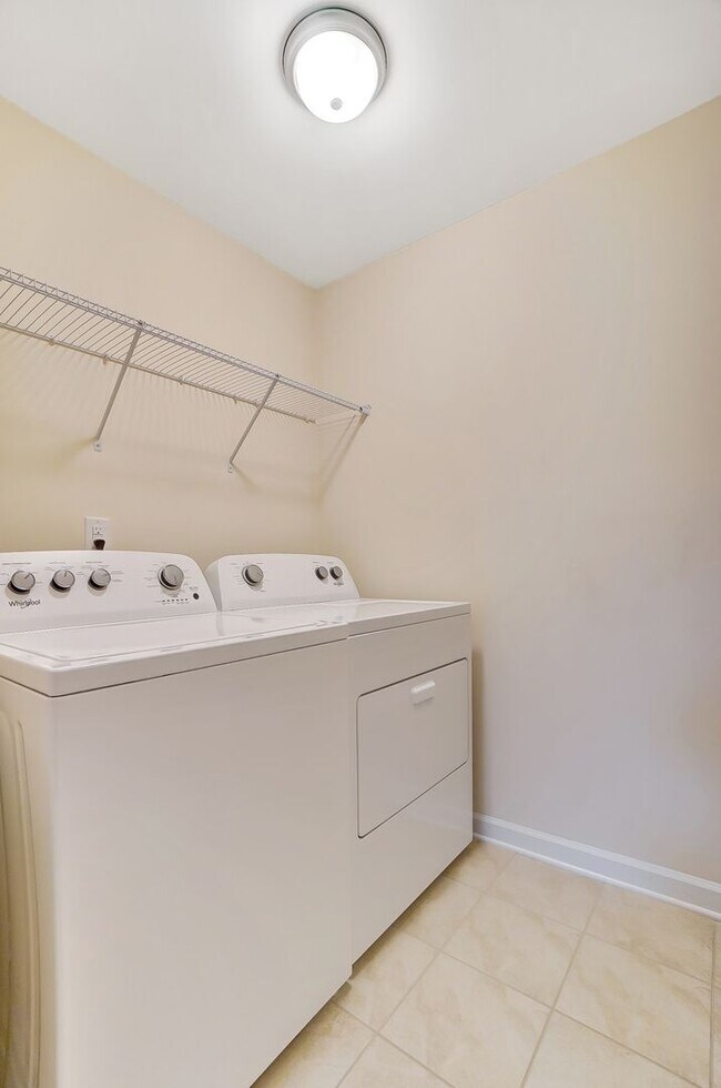 Building Photo - 3 Bedroom Townhome in Steele Creek!