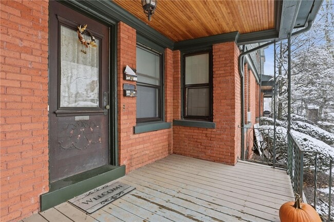 Building Photo - 98 Barrington St