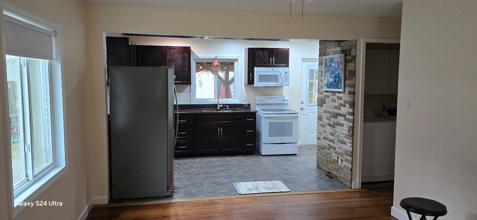 Building Photo - 228 Weston Rd