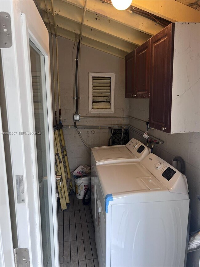 Building Photo - 1432 N Andrews Ave