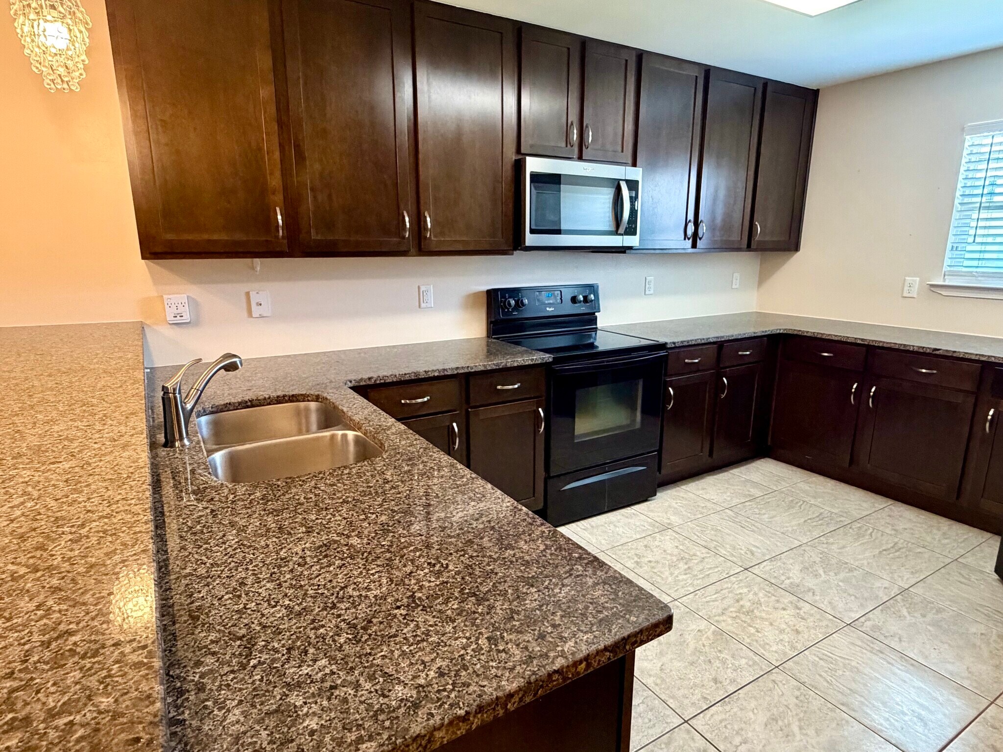 Building Photo - 500 Baywood Ct