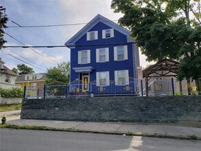Building Photo - 121 Camp St