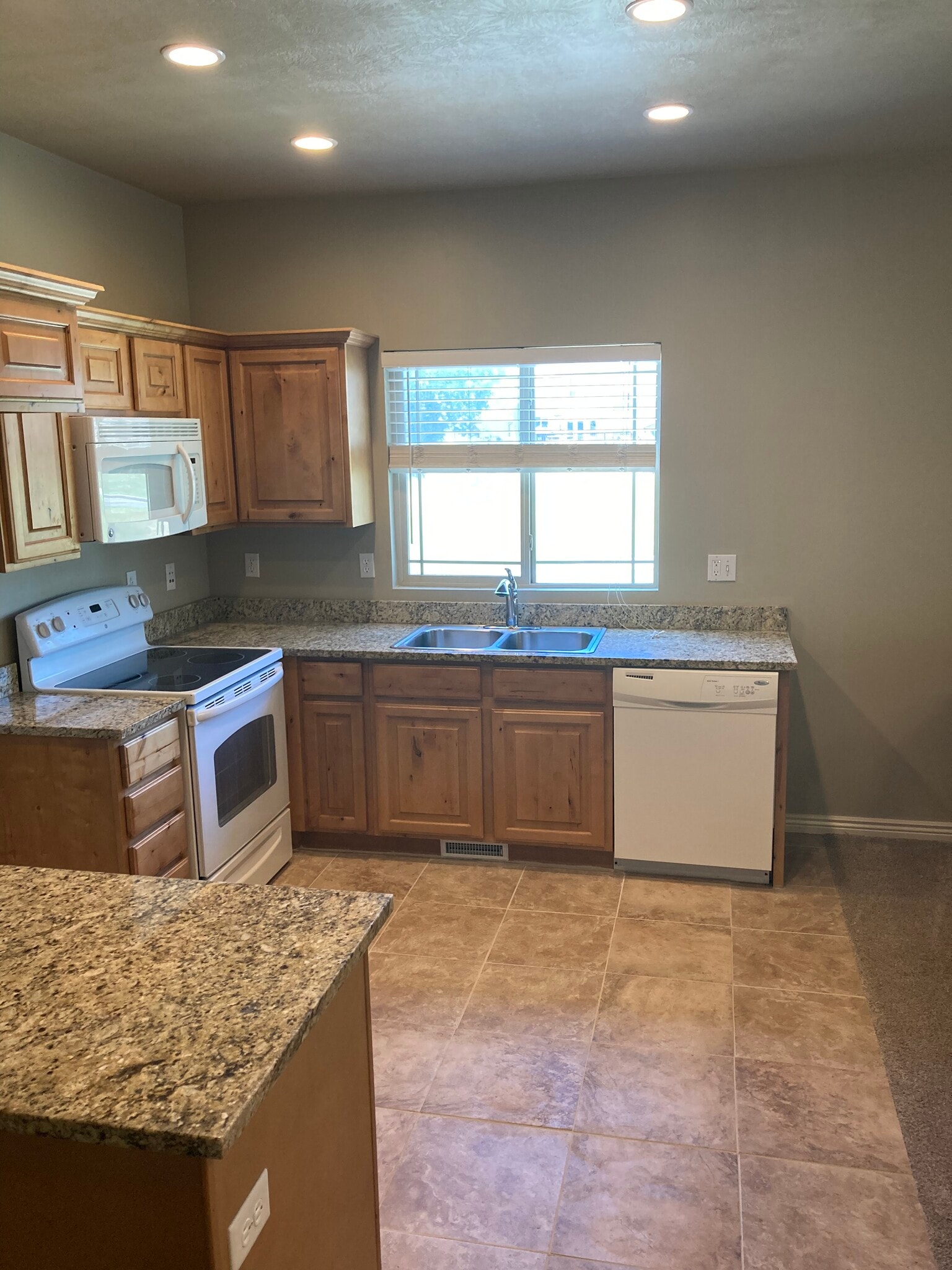 Building Photo - 3883 E Cunninghill Dr