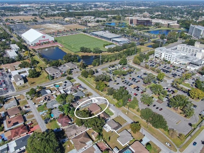 Building Photo - 2912 W Lake Ave