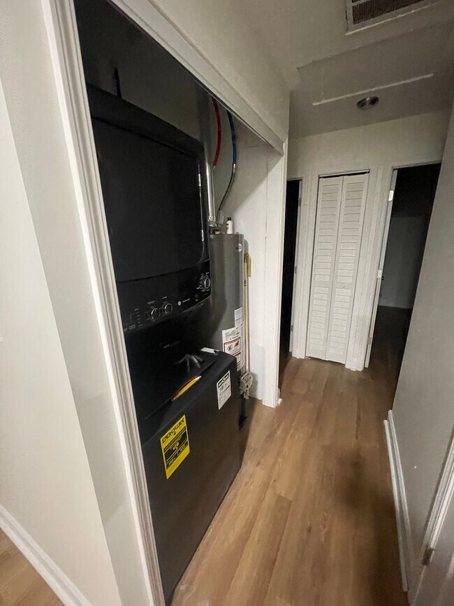 Building Photo - Section 8 Ready Home ! Accepting S8 Applicants Only!