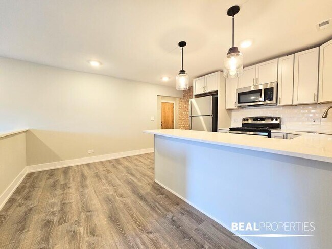 Building Photo - 2 bedroom in CHICAGO IL 60610