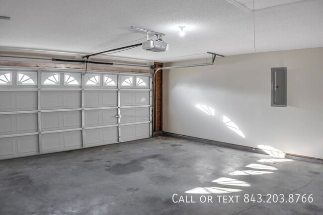 Building Photo - 9990 Hallsford Dr