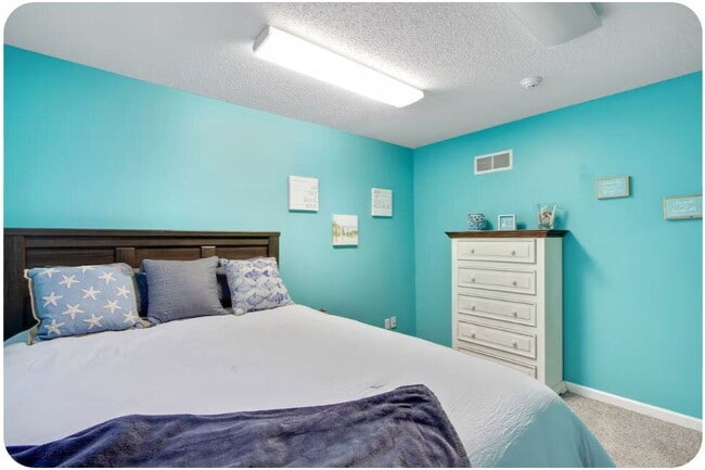 Building Photo - Furnished 3-Bedroom Apartment with Private Entrance and Free Laundry