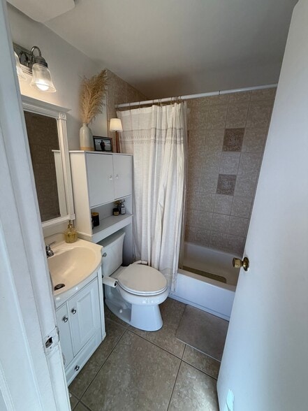 Building Photo - 10352 Cowan Heights Dr