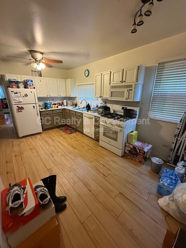 Building Photo - 111 Des Plaines Ave