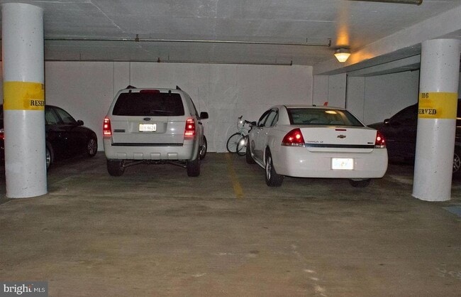 Building Photo - 610 N West St