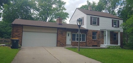 Building Photo - 4425 N 105th St