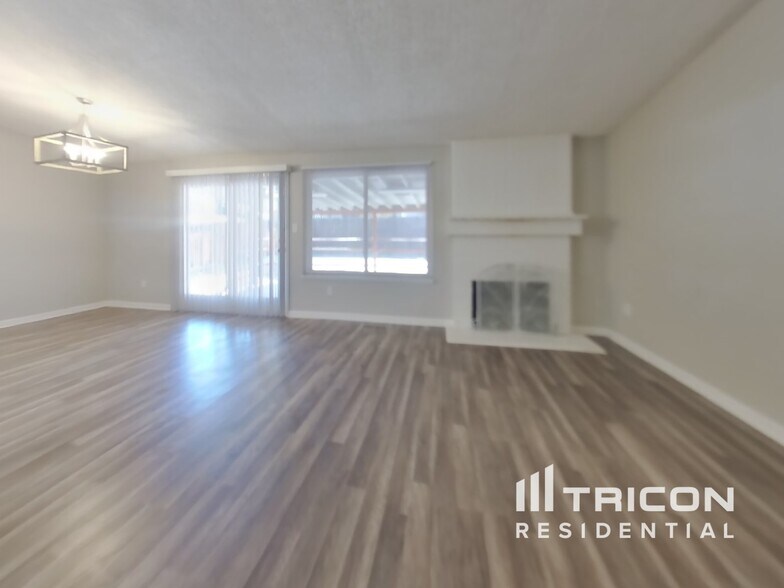Building Photo - 827 Glen Martin Dr