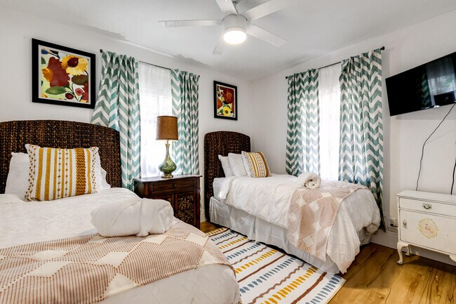 Building Photo - 609 S Arnold Ave