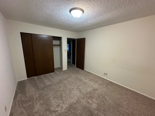 Building Photo - 634 Cumberland Dr
