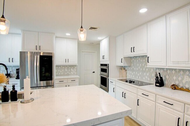 Building Photo - 1720 Spring Creek Dr