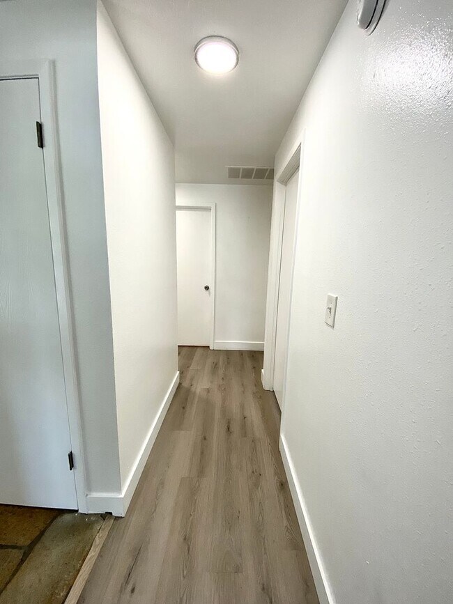 Building Photo - 3 bedroom 2 Bath 2 Car Garage Single Level Home near Micron and BSU