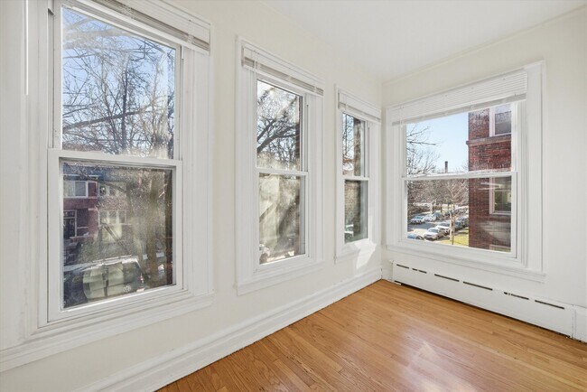 Building Photo - 5212 S Ingleside Ave