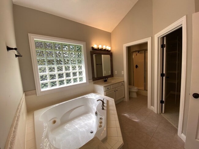 Building Photo - Gated community! Ranch style Home for lease or lease-option to purchase