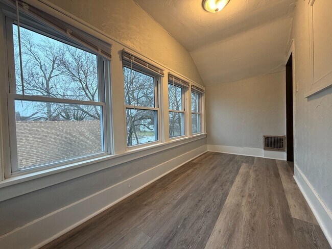 Building Photo - Affordable 1-Bedroom Apartment | Utilities Included | No Laundry