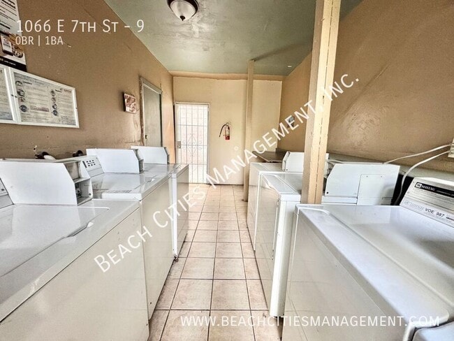 Building Photo - 1066 E 7th St