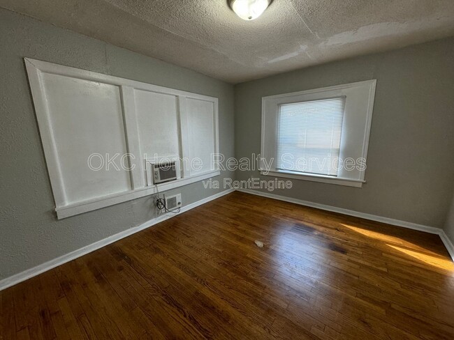 Building Photo - 1319 N Gatewood Ave