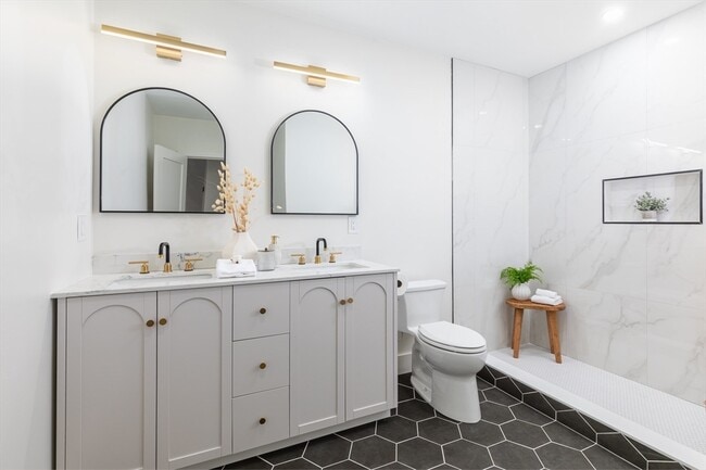 Building Photo - 34 Waverly Pl