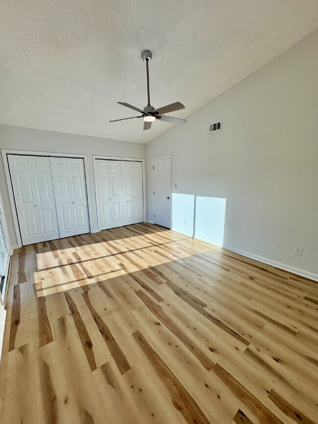 Building Photo - 5417 Sunset Ave