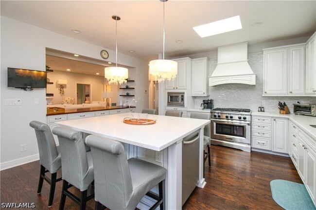 Building Photo - 2150 Marina Dr