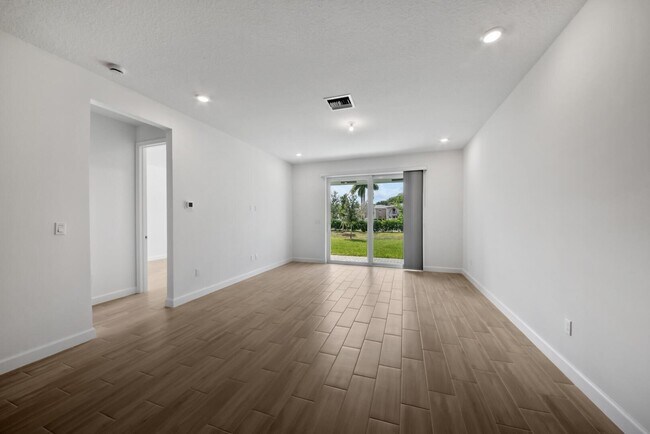 Building Photo - 13836 Hero Path