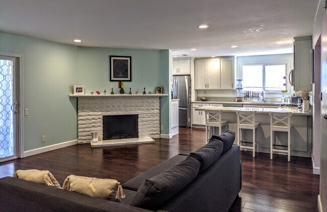 Building Photo - 6532 Gross Ave