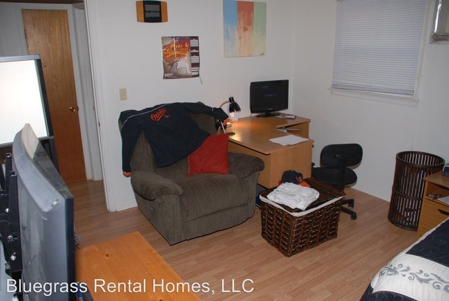 Building Photo - 2 br, 1 bath Apartment - 1348 Royalty Court