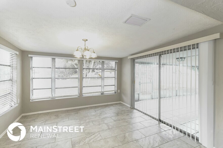 Building Photo - 4215 Tarpon Rd