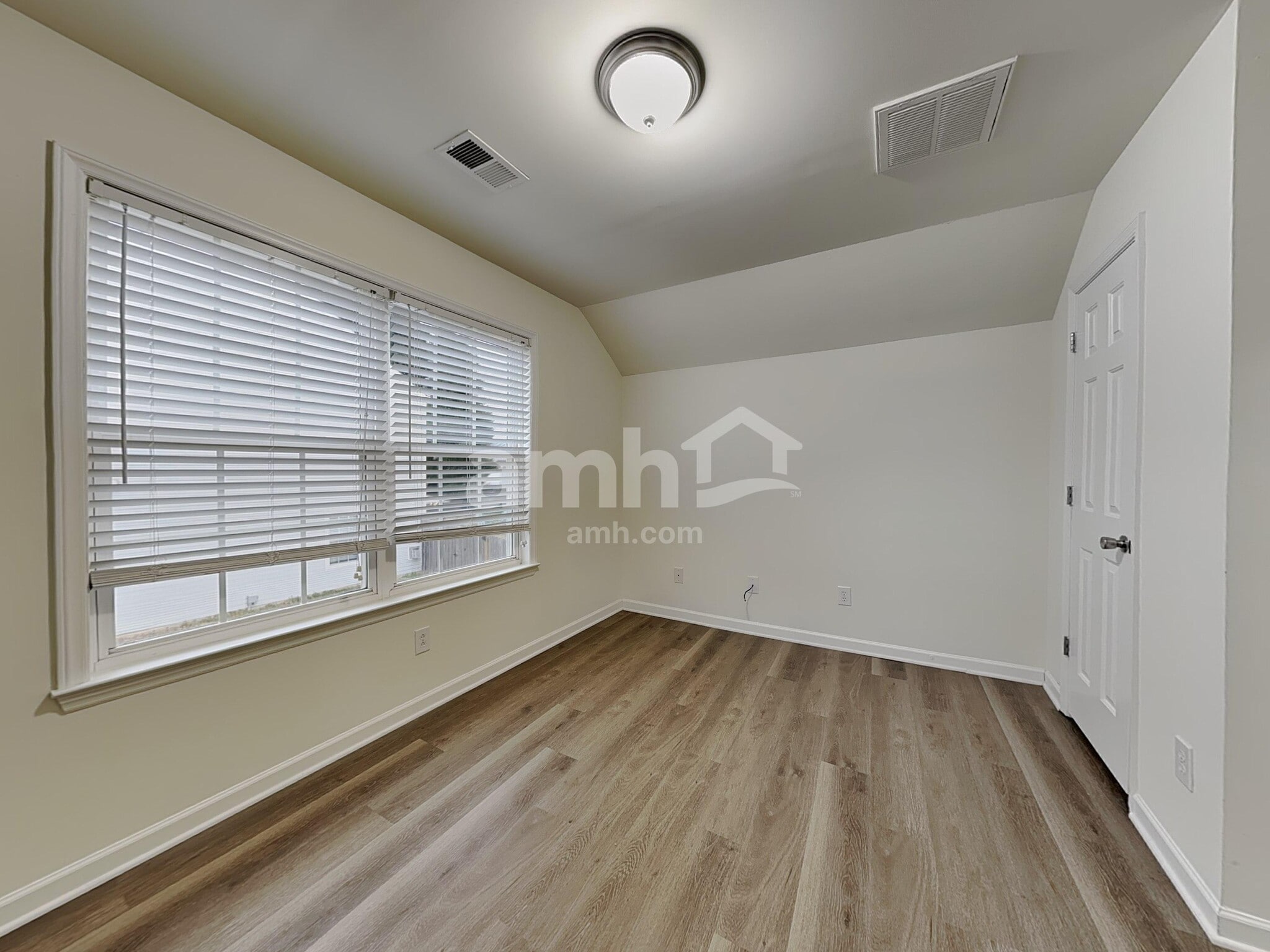 Building Photo - 185 Silver Creek Trail