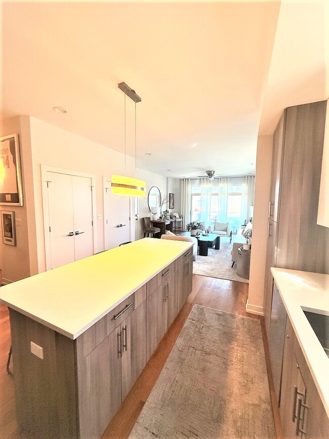 Building Photo - 2835 W Division St