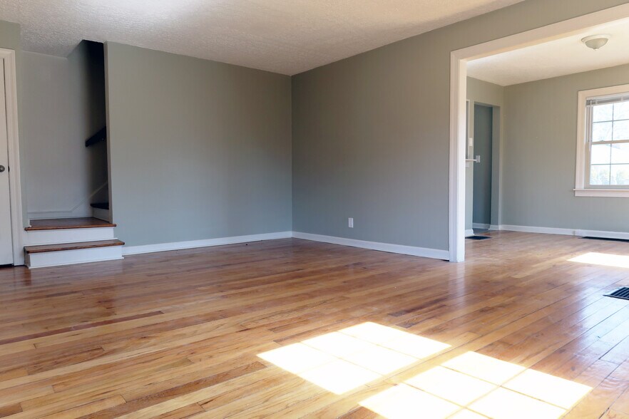 Family Room - 7043 N College Ave