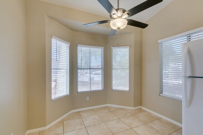Building Photo - Charming Single-Story Home with Spa & Covered Patio Near Spencer & Wigwam in Las Vegas