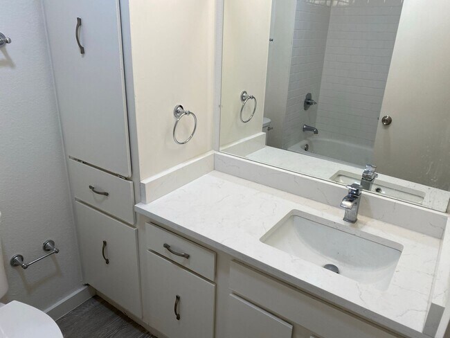 Building Photo - Samuelson Properties 3 (2408 Burleson Ct)
