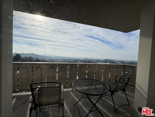 Building Photo - 4411 Los Feliz Blvd