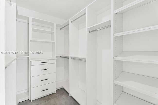 Building Photo - 6099 SW 38th St
