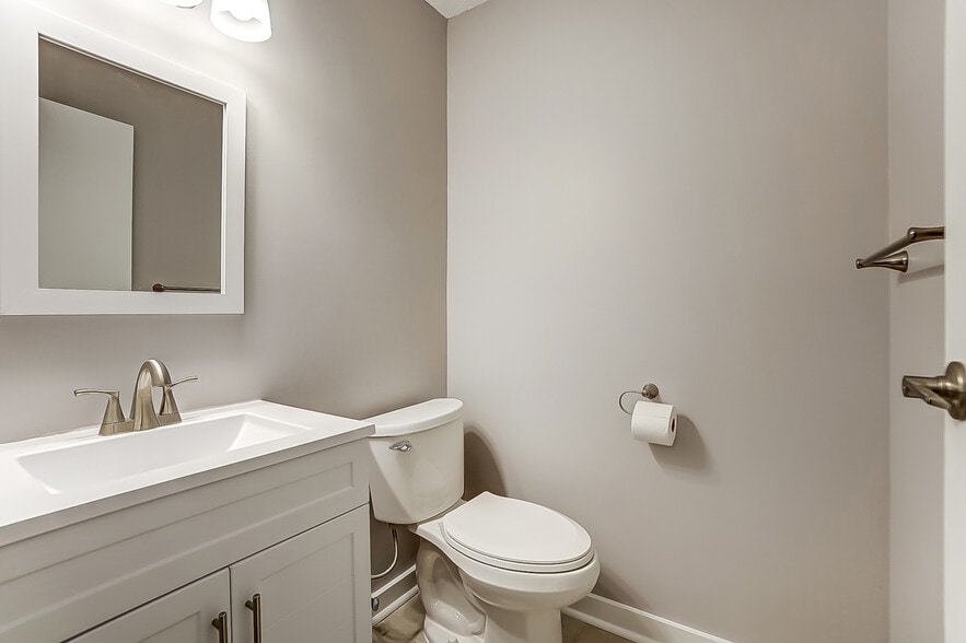 Building Photo - 2600 Park Rd