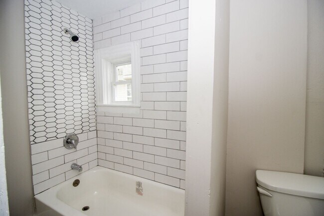 Building Photo - 2947 E 57th St