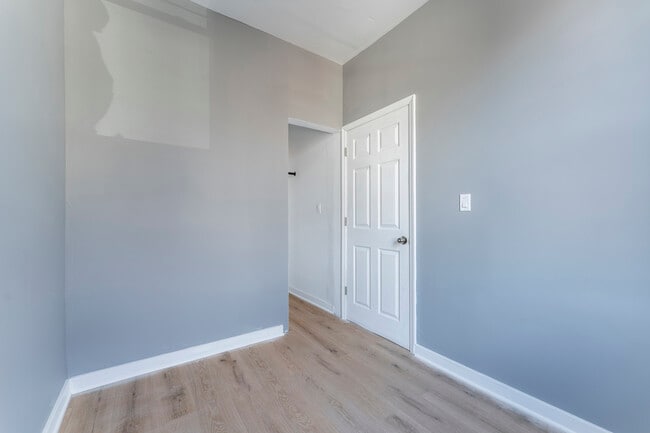 Building Photo - 2643 W 21st Pl