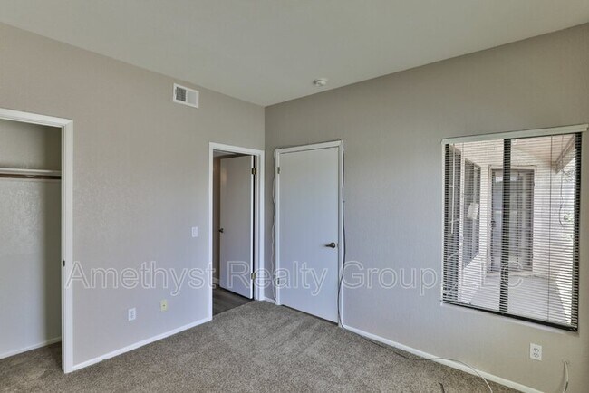 Building Photo - 11666 N 28th Dr