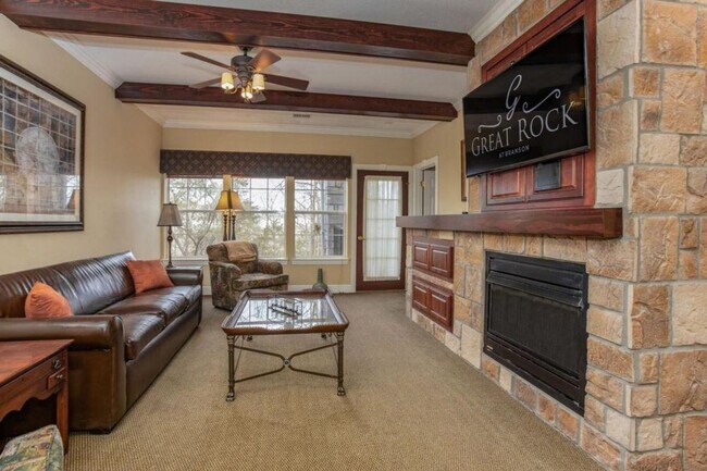 Building Photo - 175 Golf View Dr