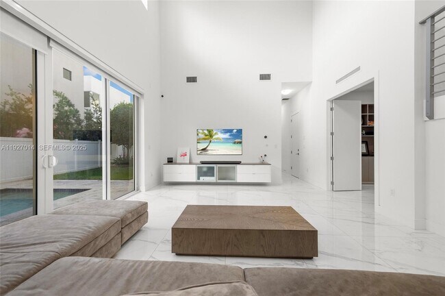 Building Photo - 7455 NW 103rd Pl