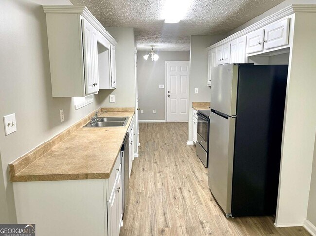 Building Photo - 215 Mountain Ridge