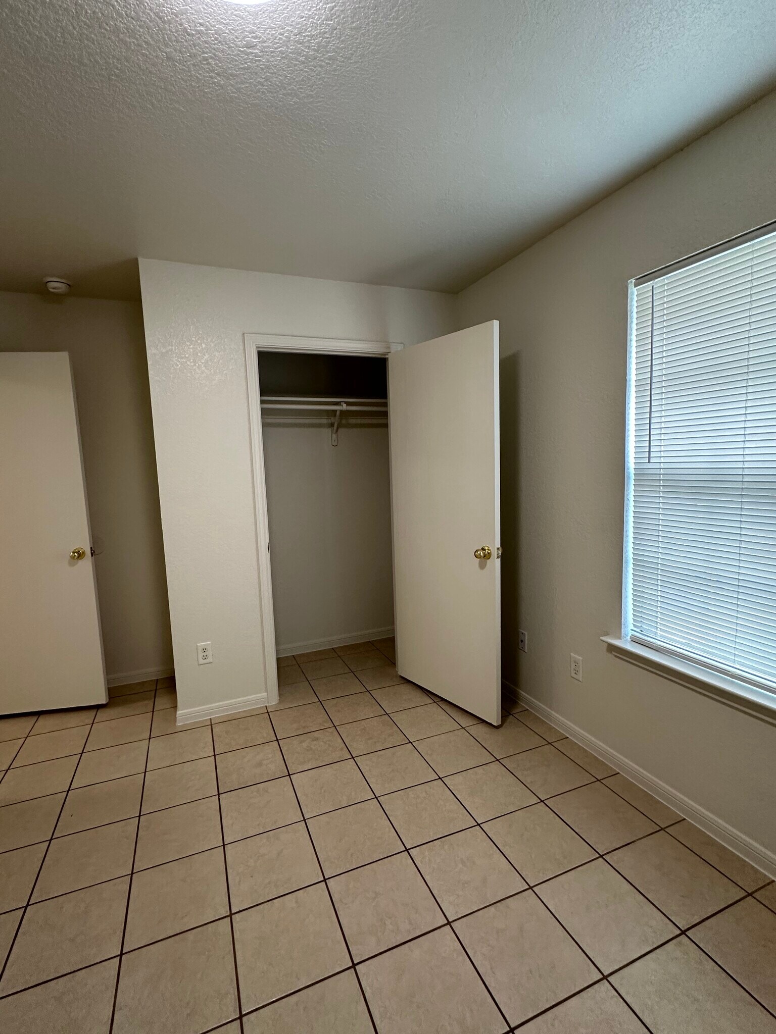 Building Photo - 409 Justin Ln