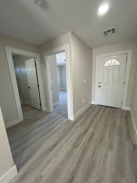 Building Photo - 1541 Laguna St