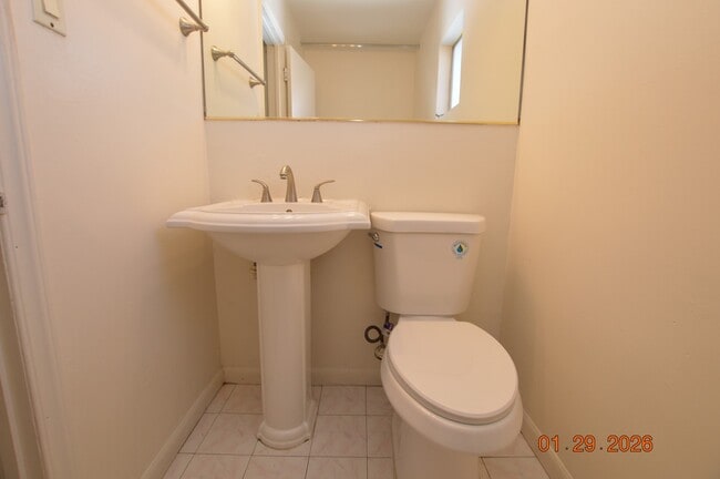 Building Photo - 716 Easy St